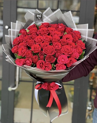 51 krmz gl buketi siyah sarm 