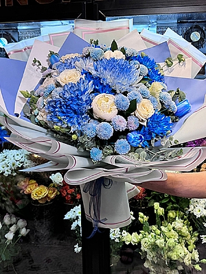 Mavi thal ieklerden Buket