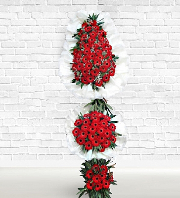  Krmz  Katl Ayakl Sepet Krmz gerbera ve yeillikler ile hazrlanm  katl ayakl nikah, al ve dn iei.